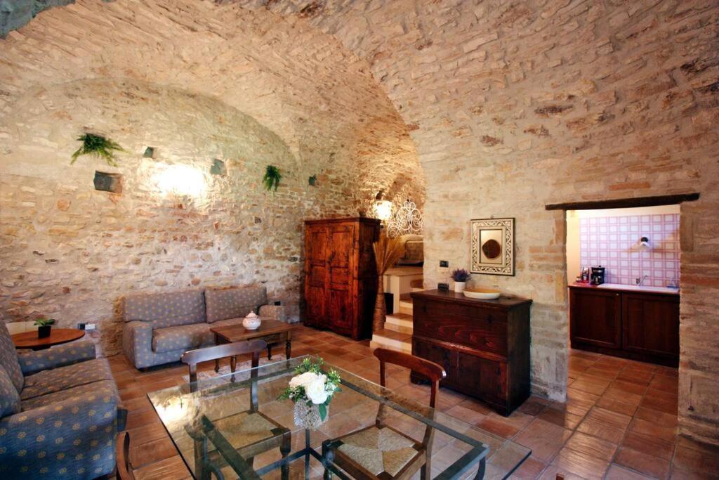 All Stone Horse Stable Converted To Elegant Apartment - Baltimora 斯波莱托 外观 照片